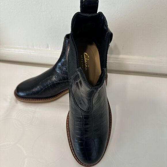Clark’s Black Crocodile Pattern leather Ankle  Boots size 6 1/5 and 7 1/5 new - Picture 2 of 11